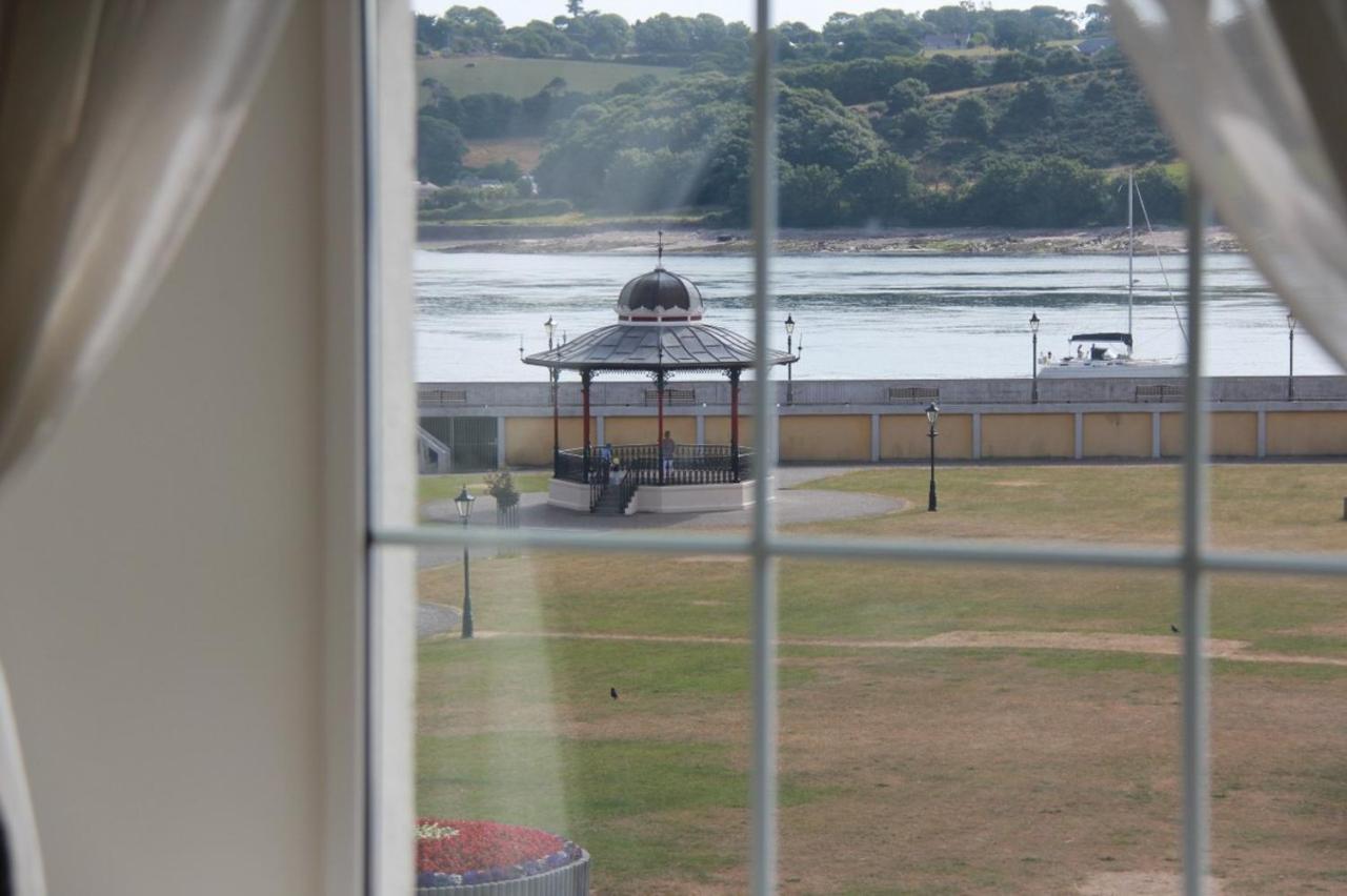 Walter Raleigh Hotel Youghal Esterno foto