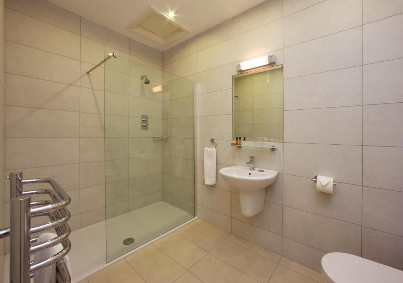 Walter Raleigh Hotel Youghal Esterno foto