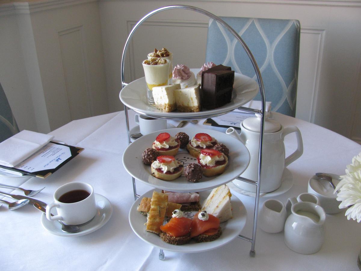 Walter Raleigh Hotel Youghal Esterno foto
