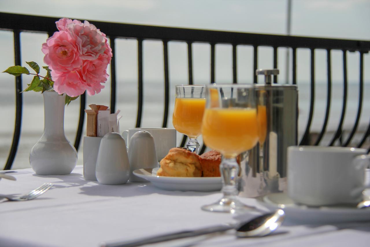 Walter Raleigh Hotel Youghal Esterno foto